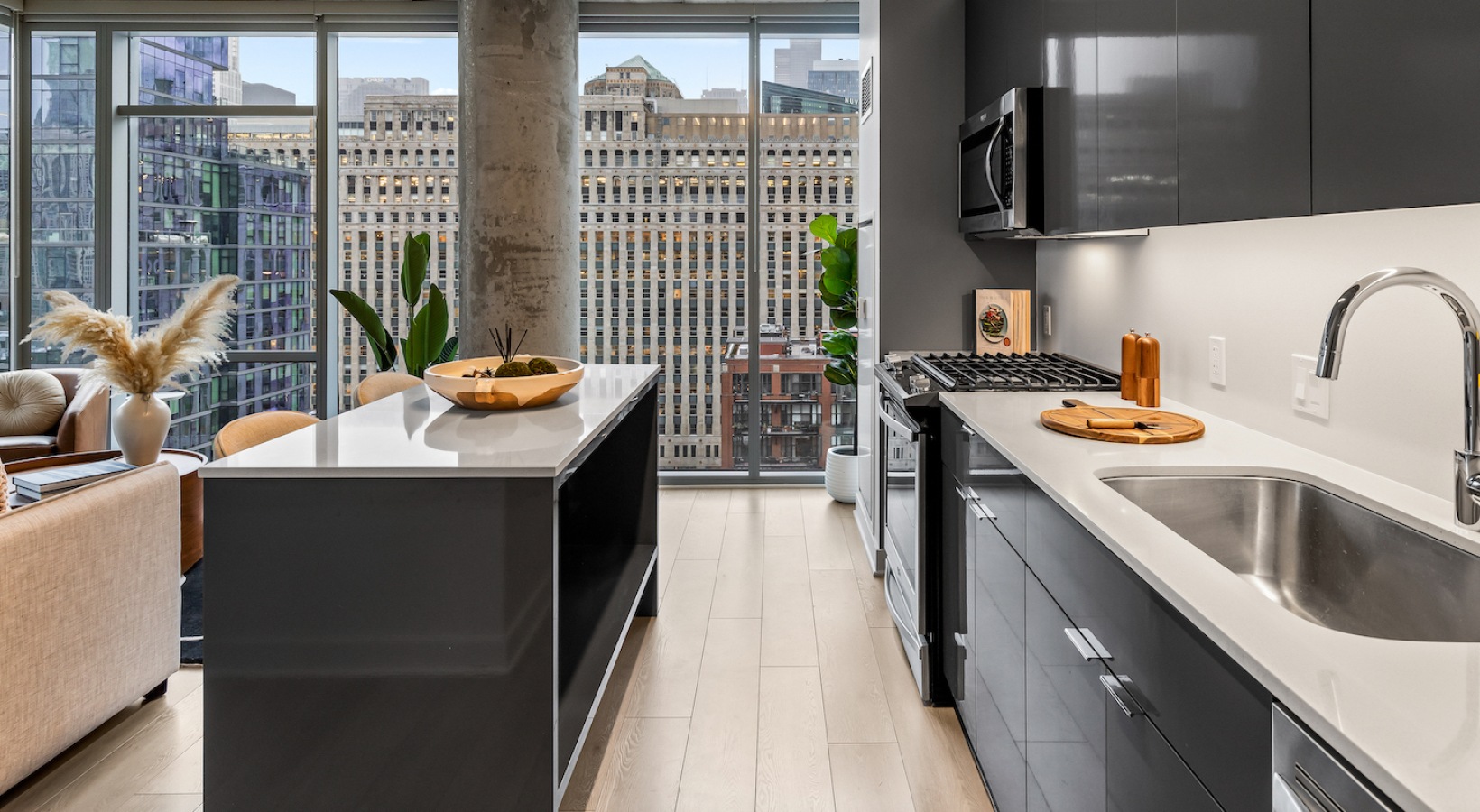 Take a Virtual Tour of Our Chicago Luxury Apartments in River North